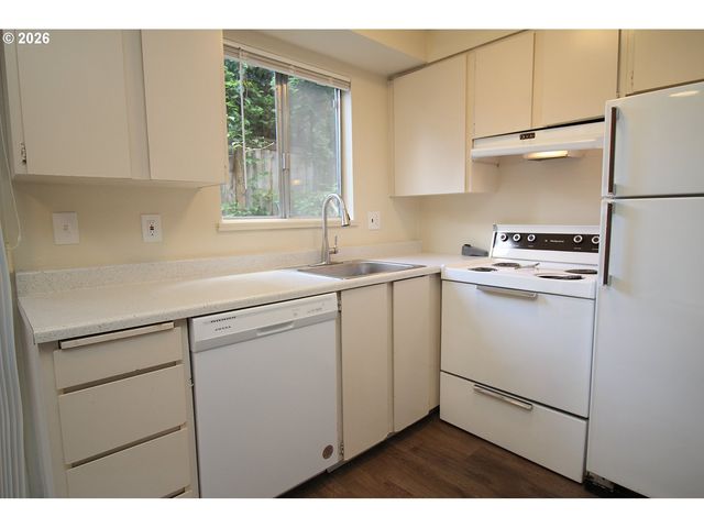 1822 Se ASH St, Portland, OR 97214