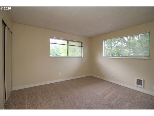 1822 Se ASH St, Portland, OR 97214