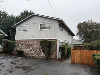 1822 Se ASH St, Portland, OR 97214