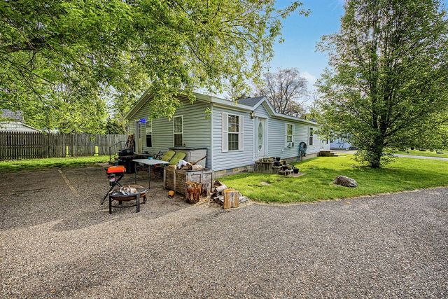 213 Reading Avenue, Jonesville, MI 49250