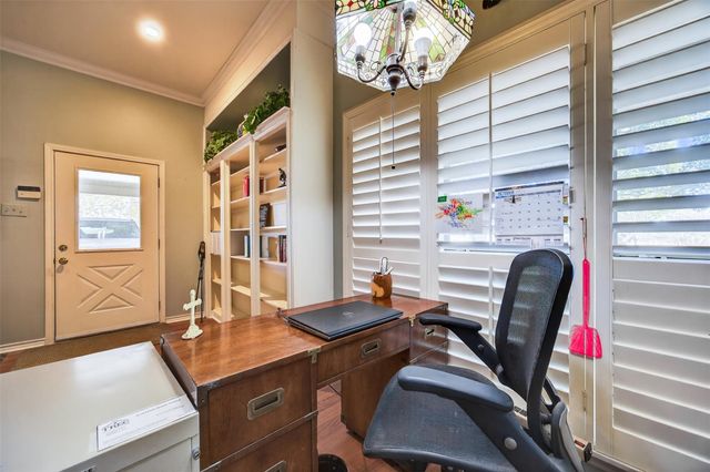 672 County Road 447, Waelder, TX 78959