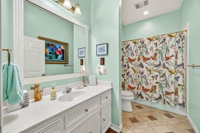 672 County Road 447, Waelder, TX 78959