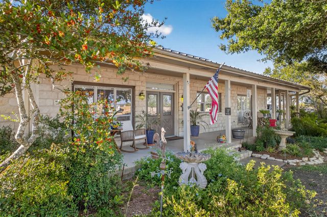 672 County Road 447, Waelder, TX 78959