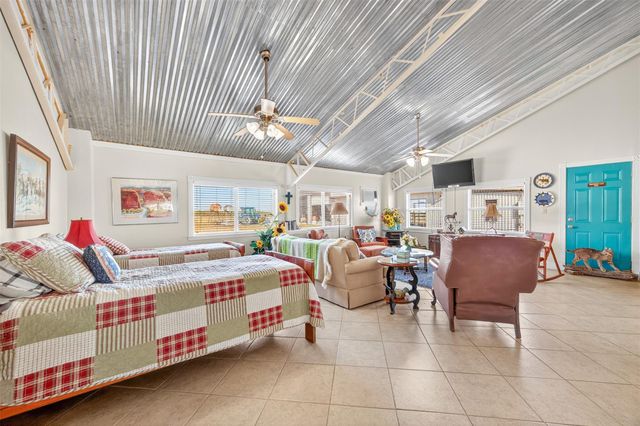 672 County Road 447, Waelder, TX 78959