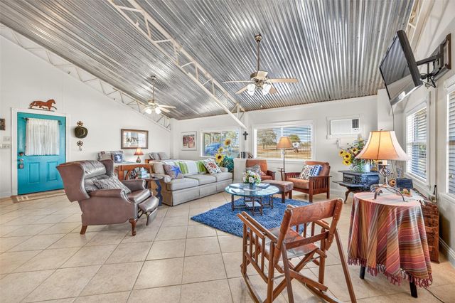 672 County Road 447, Waelder, TX 78959