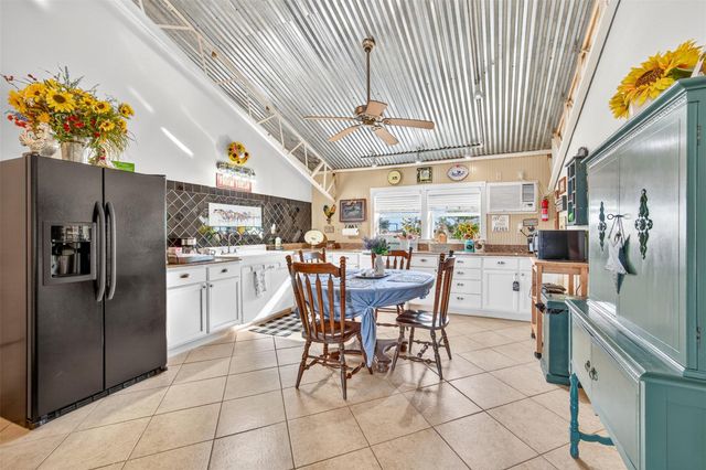 672 County Road 447, Waelder, TX 78959