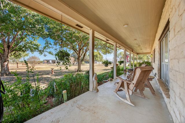 672 County Road 447, Waelder, TX 78959