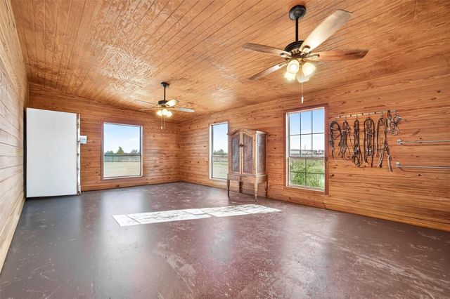 672 County Road 447, Waelder, TX 78959