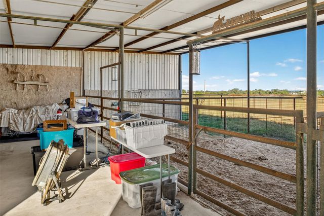 672 County Road 447, Waelder, TX 78959