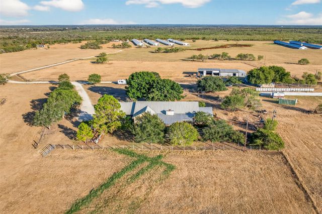 672 County Road 447, Waelder, TX 78959