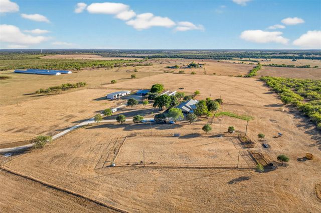 672 County Road 447, Waelder, TX 78959