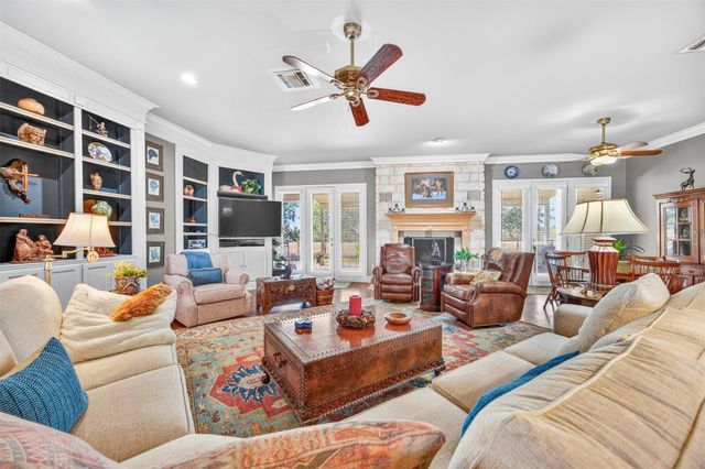 672 County Road 447, Waelder, TX 78959