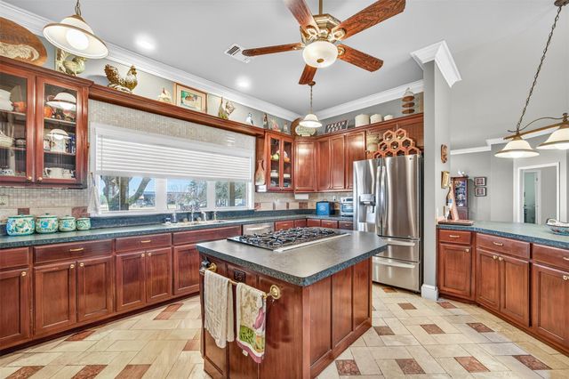 672 County Road 447, Waelder, TX 78959