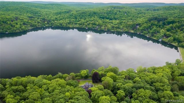 262 Tuxedo Road, Tuxedo Park, NY 10987