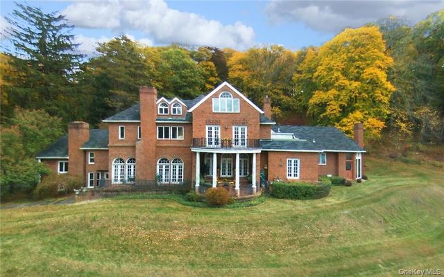 262 Tuxedo Road, Tuxedo Park, NY 10987