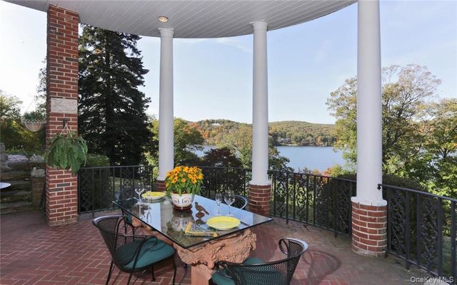 262 Tuxedo Road, Tuxedo Park, NY 10987