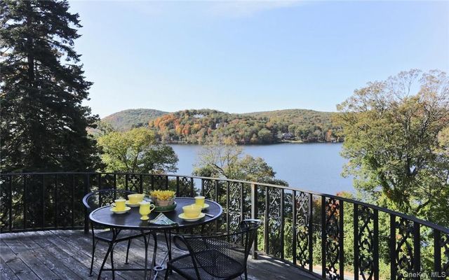 262 Tuxedo Road, Tuxedo Park, NY 10987