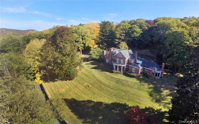 262 Tuxedo Road, Tuxedo Park, NY 10987