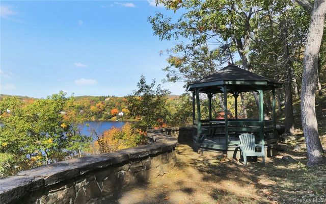 262 Tuxedo Road, Tuxedo Park, NY 10987