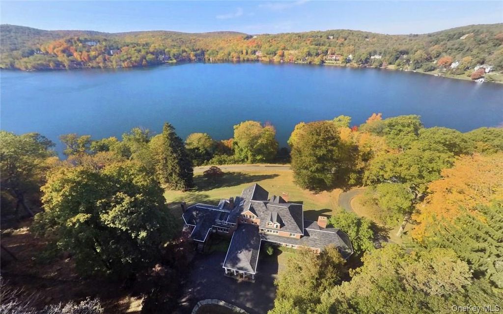 262 Tuxedo Road, Tuxedo Park, NY 10987