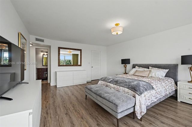 10000 W Bay Harbor Dr 303, Bay Harbor Islands, FL 33154