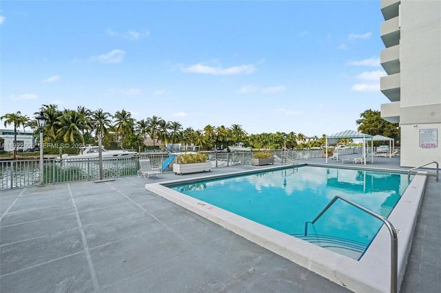 10000 W Bay Harbor Dr 303, Bay Harbor Islands, FL 33154