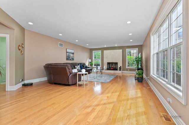 312 Camargo Court, Vernon Hills, IL 60061