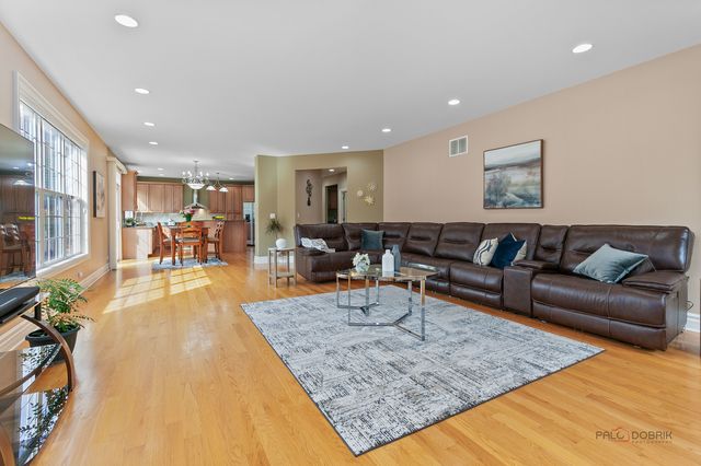 312 Camargo Court, Vernon Hills, IL 60061