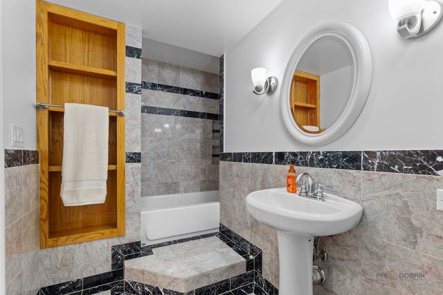 312 Camargo Court, Vernon Hills, IL 60061
