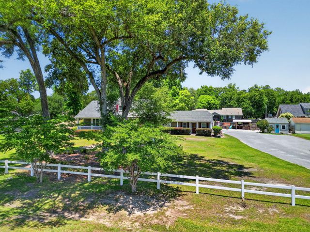 1335 Dennis Boulevard, Moncks Corner, SC 29461