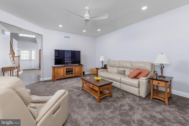 633 WORCESTER DR, West Deptford, NJ 08086