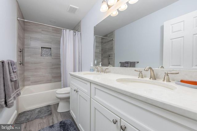 633 WORCESTER DR, West Deptford, NJ 08086