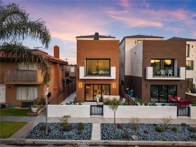 424 20th, Huntington Beach, CA 92648