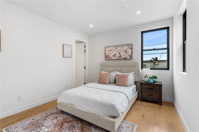 424 20th, Huntington Beach, CA 92648