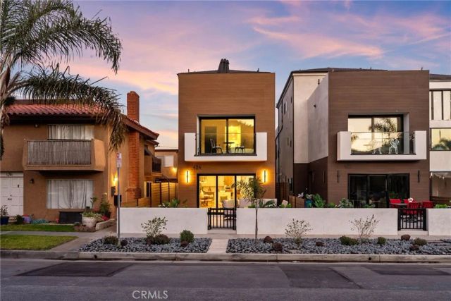 424 20th, Huntington Beach, CA 92648