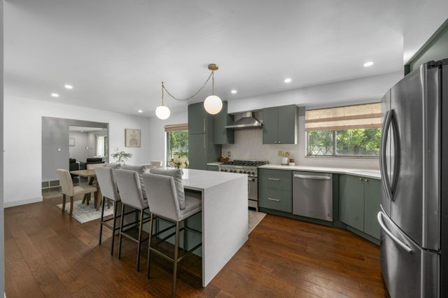 2424 Beverly Place, Columbus, OH 43209