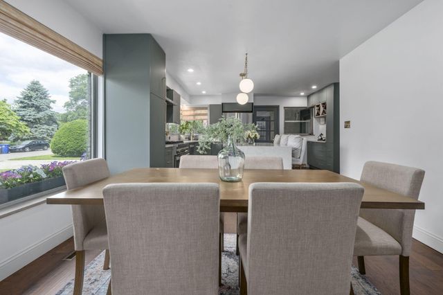 2424 Beverly Place, Columbus, OH 43209