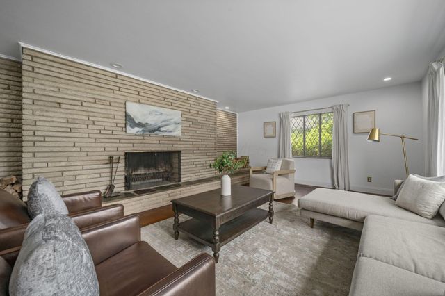 2424 Beverly Place, Columbus, OH 43209