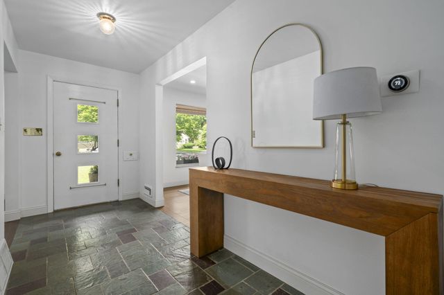 2424 Beverly Place, Columbus, OH 43209