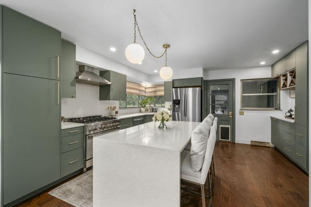 2424 Beverly Place, Columbus, OH 43209