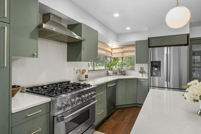 2424 Beverly Place, Columbus, OH 43209