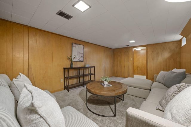 2424 Beverly Place, Columbus, OH 43209