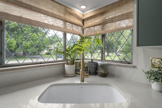 2424 Beverly Place, Columbus, OH 43209