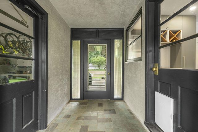 2424 Beverly Place, Columbus, OH 43209