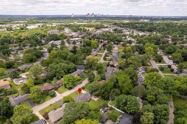 2424 Beverly Place, Columbus, OH 43209