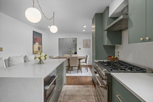 2424 Beverly Place, Columbus, OH 43209