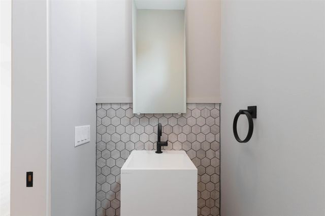 1605 Welch Street B, Houston, TX 77006