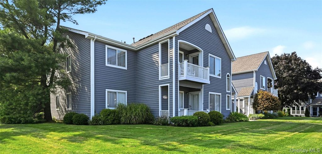 874 Birchwood Park Drive, Middle Island, NY 11953 — photo 2