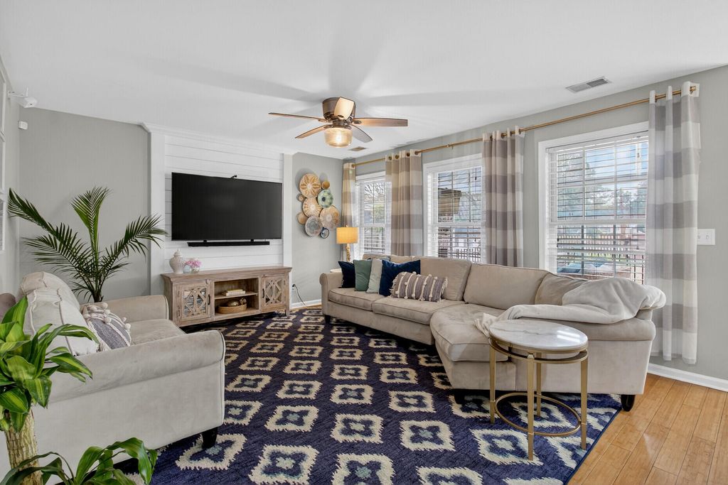 Image 10 of property listing at 1425 Water Edge Drive, Charleston, SC 29492