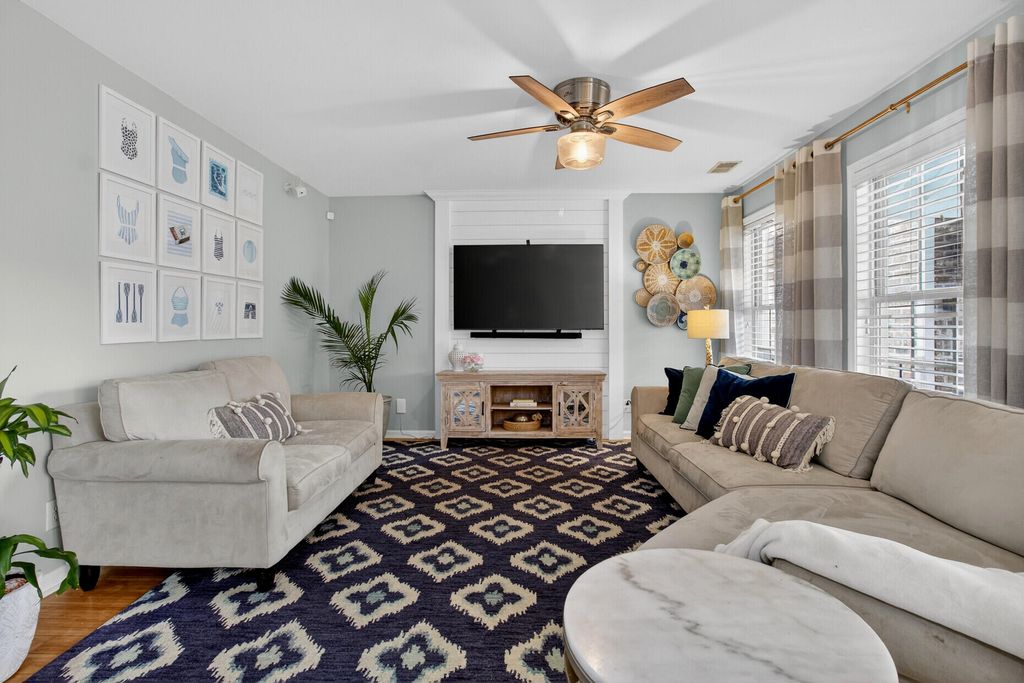 Image 11 of property listing at 1425 Water Edge Drive, Charleston, SC 29492